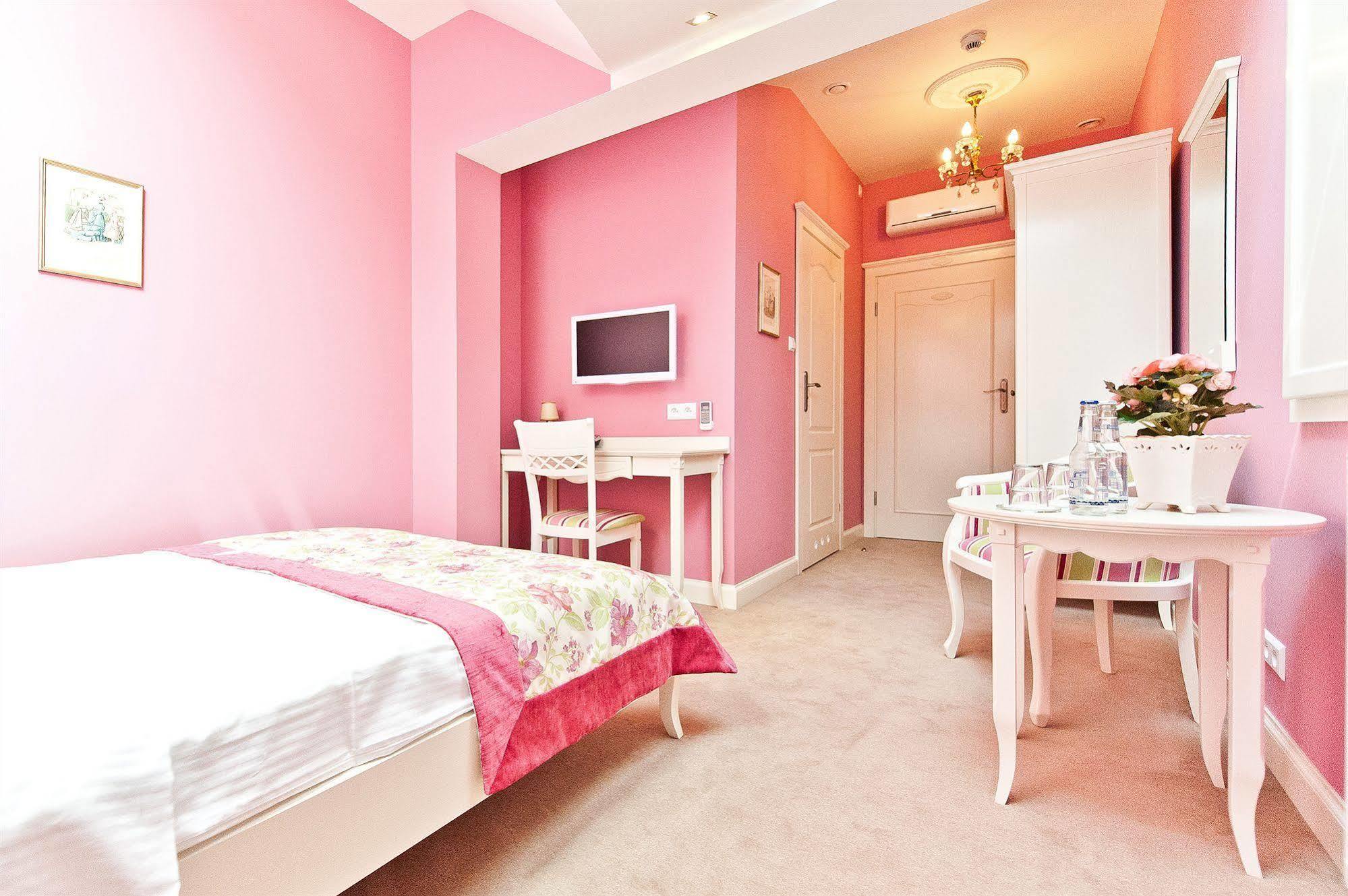 Hotel Ambasadorski 3*